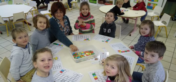 Jouons avec le tout petit roi ! Jouons avec le tout petit roi !