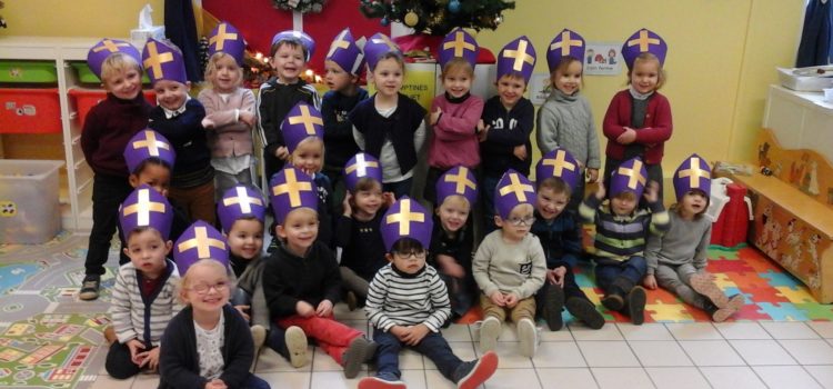 En décembre, Saint Nicolas est venu à l’école. En décembre, Saint Nicolas est venu à l’école.